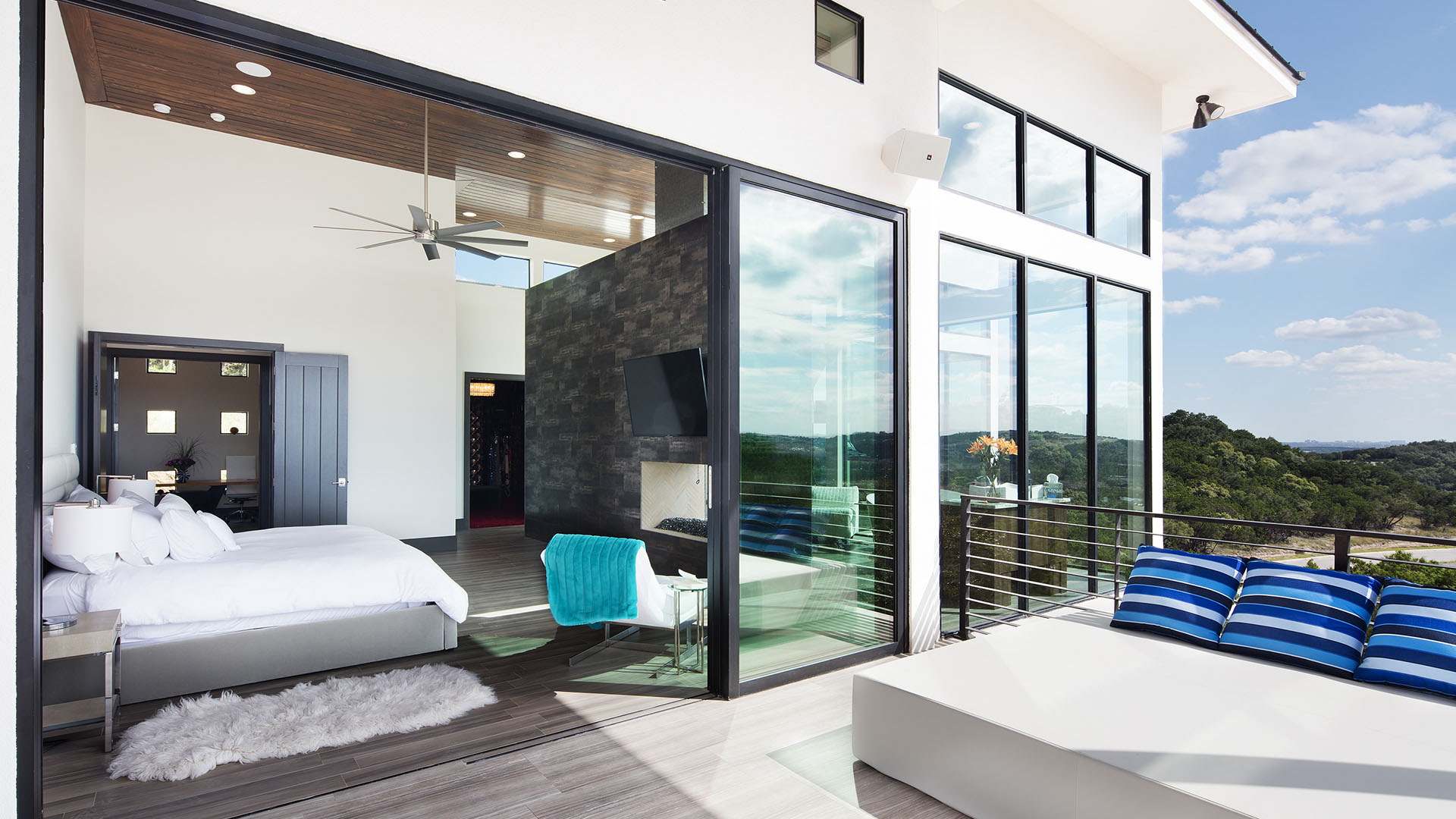 LaCantina Folding & Sliding Doors